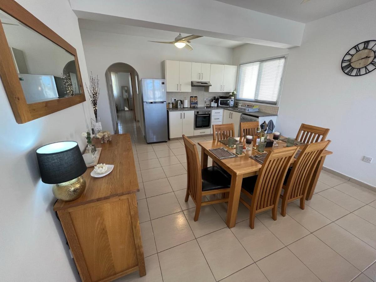Beautiful 2 Bed Apartment In Peyia Valley, Paphos ภายนอก รูปภาพ